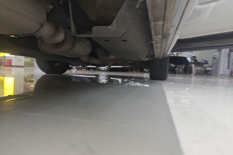 Used Buick GL8 2023 Land Executive Class Comfort Model Right Side Sill