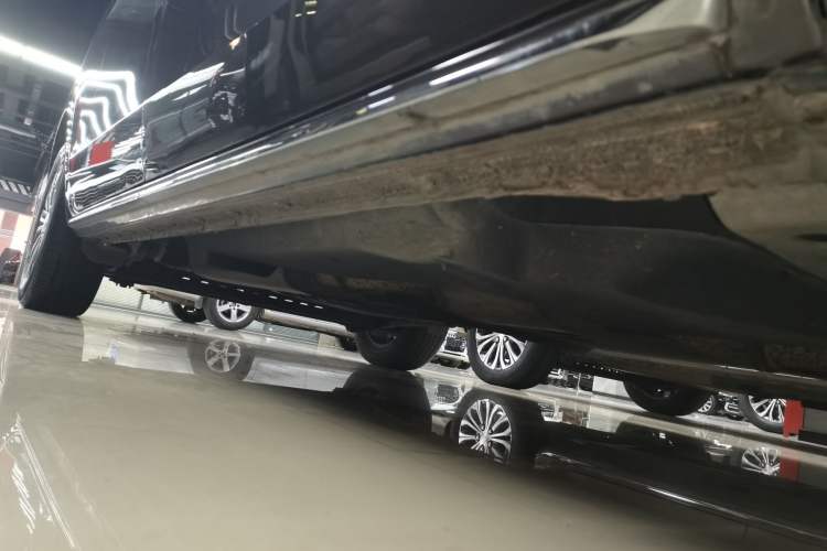Used Buick GL8 2023 Facelifted Land Cruiser Executive Luxury Version Right Side Sill