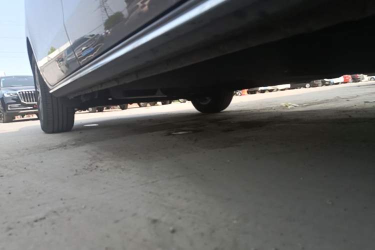 Used Buick GL8 2023 Facelifted Land Cruiser Executive Luxury Version Right Side Sill