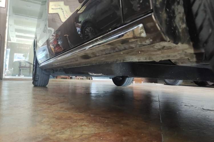 Used Buick GL8 2023 Facelifted Land Cruiser Executive Luxury Version Right Side Sill