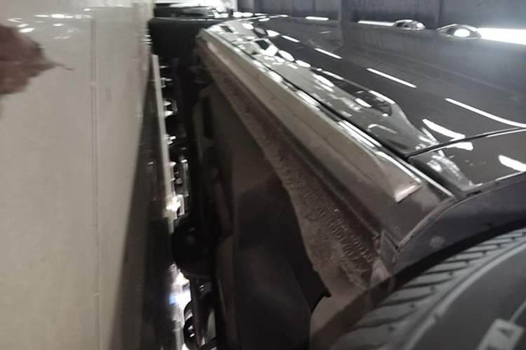 Used Buick GL8 2023 Land Executive Class Deluxe Model Right Side Sill