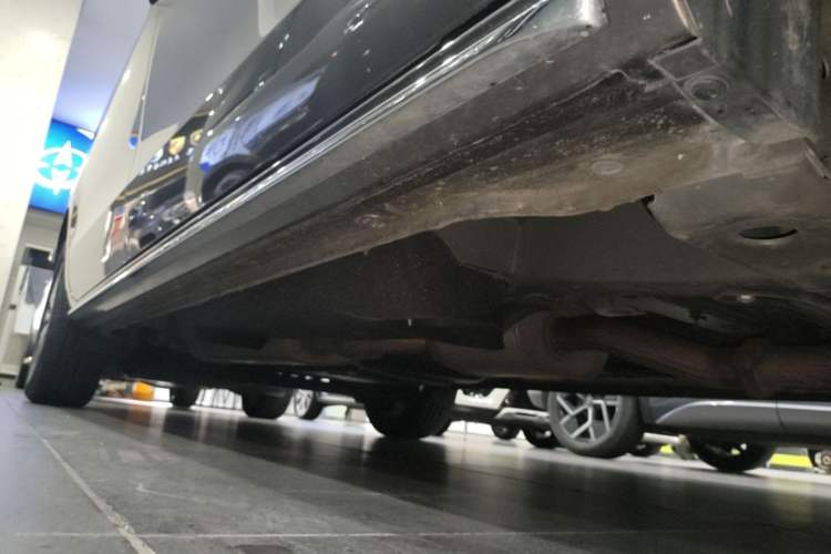 Used Buick GL8 2023 Facelifted Land Cruiser Executive Luxury Version Right Side Sill