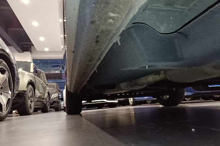 Used Buick GL8 2023 Facelifted Land Cruiser Executive Luxury Version Right Side Sill