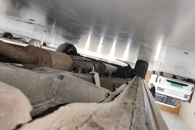 Used Buick GL8 2023 Land Executive Class Comfort Model Right Side Sill