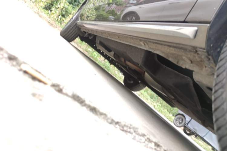 Used Buick GL8 2023 Land Executive Class Comfort Model Right Side Sill