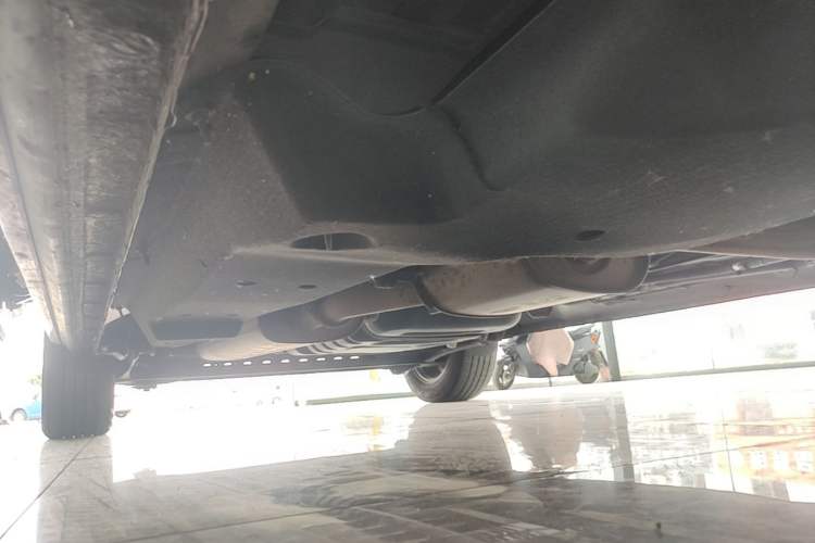 Used Buick GL8 2023 Facelifted Land Cruiser Executive Luxury Version Right Side Sill