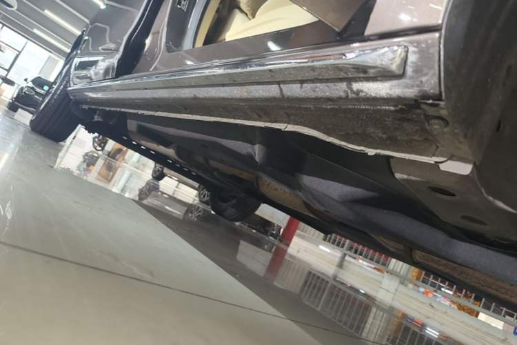 Used Buick GL8 2023 Facelifted Land Cruiser Executive Luxury Version Right Side Sill