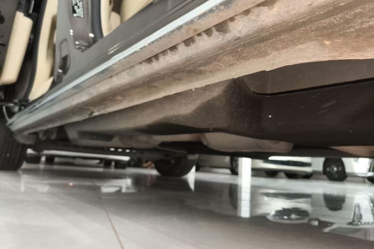 Used Buick GL8 2023 Facelifted Land Cruiser Executive Luxury Version Right Side Sill