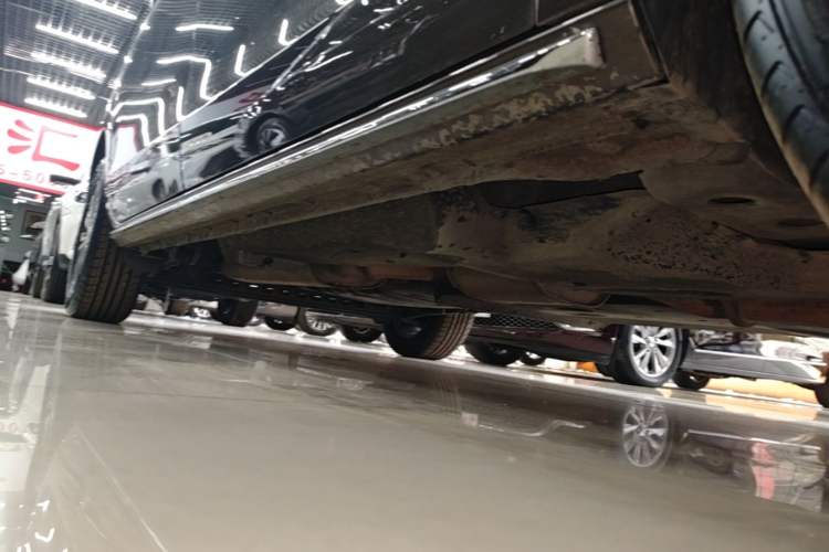 Used Buick GL8 2023 Facelifted Land Cruiser Executive Luxury Version Right Side Sill