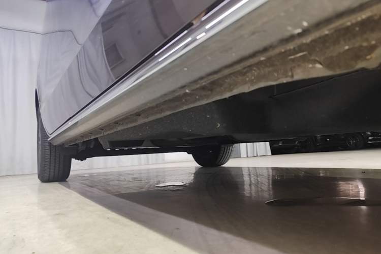 Used Buick GL8 2023 Land Executive Class Deluxe Model Right Side Sill