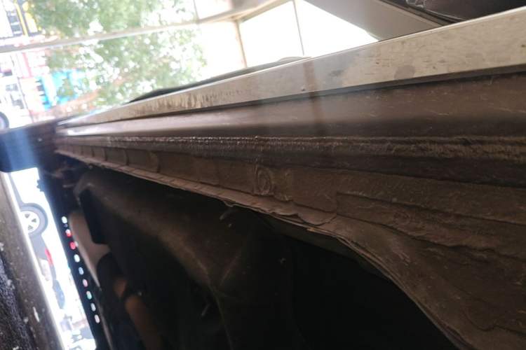Used Buick GL8 2023 Land Executive Class Comfort Model Right Side Sill