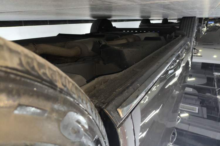 Used Buick GL8 2023 Land Executive Class 652T Luxury Model Right Side Sill