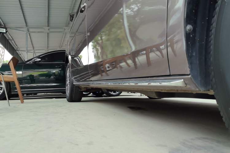 Used Buick GL8 2023 Facelifted Land Cruiser Executive Luxury Version Right Side Sill