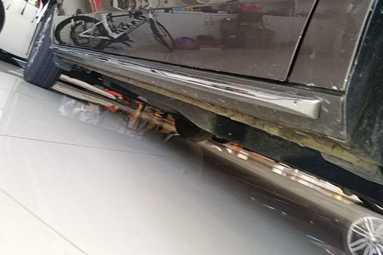 Used Buick GL8 2023 Land Executive Class Comfort Model Right Side Sill