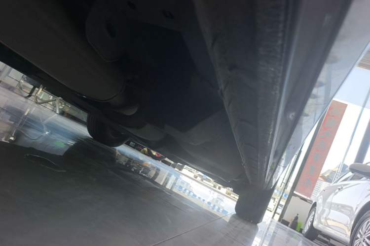 Used Buick GL8 2023 Facelifted Land Cruiser Executive Luxury Version Right Side Sill
