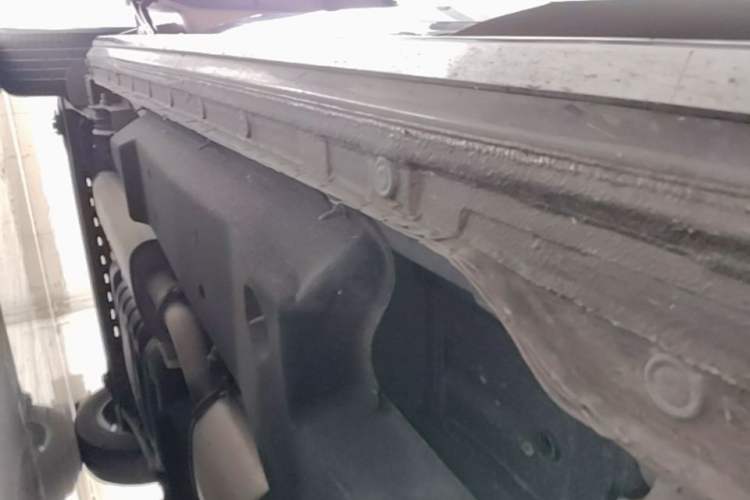 Used Buick GL8 2023 Facelifted Land Cruiser Executive Luxury Version Right Side Sill