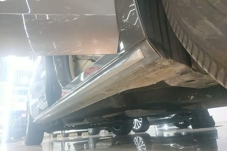 Used Buick GL8 2023 Facelifted Land Cruiser Executive Luxury Version Right Side Sill