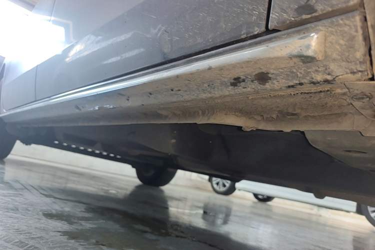 Used Buick GL8 2023 Facelifted Land Cruiser Executive Luxury Version Right Side Sill