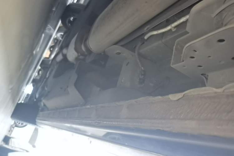 Used Buick GL8 2023 Land Executive Class Comfort Model Right Side Sill