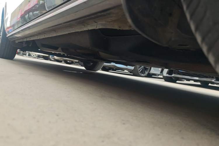 Used Buick GL8 2023 Facelifted Land Cruiser Executive Luxury Version Right Side Sill