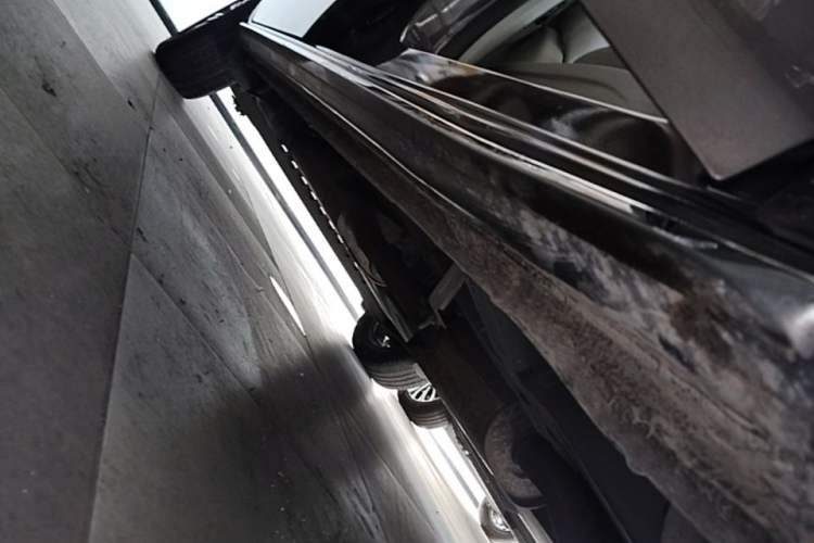 Used Buick GL8 2023 Land Executive Class Comfort Model Right Side Sill