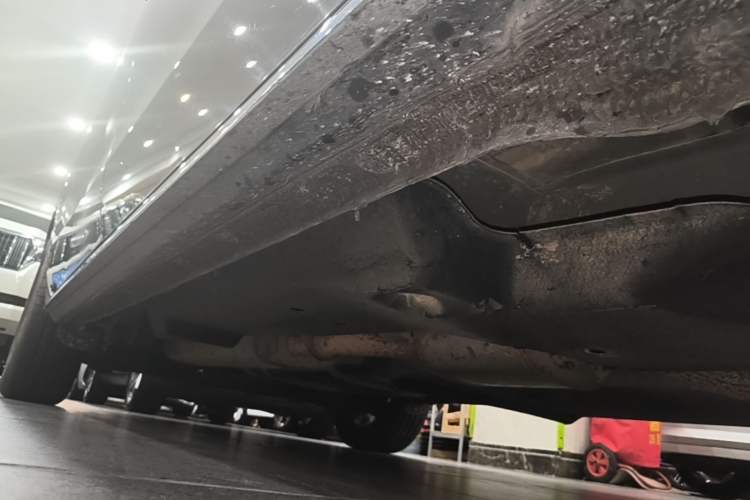 Used Buick GL8 2023 Facelifted Land Cruiser Executive Luxury Version Right Side Sill