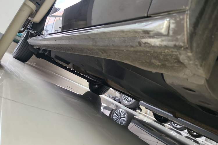 Used Buick GL8 2023 Facelifted Land Cruiser Executive Luxury Version Right Side Sill