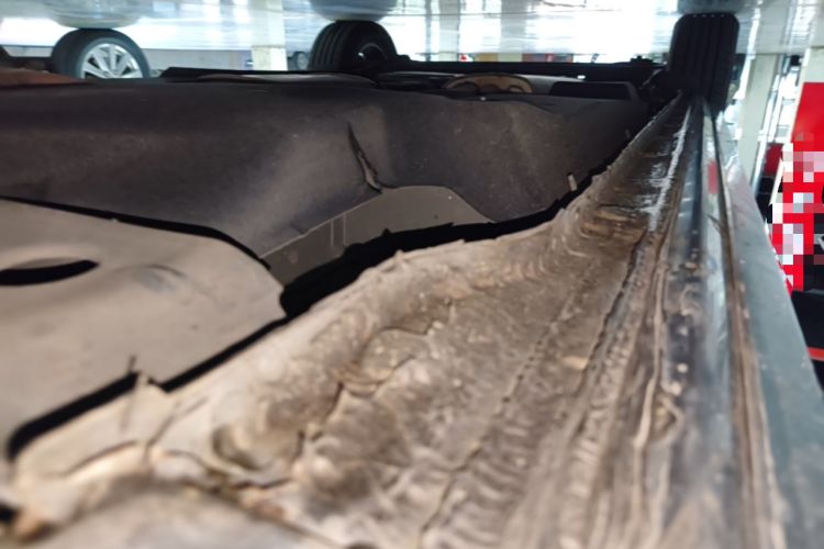 Used Buick GL8 2023 Land Executive Class Comfort Model Right Side Sill
