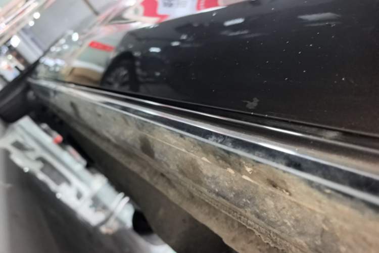 Used Buick GL8 2023 Facelifted Land Cruiser Executive Luxury Version Right Side Sill
