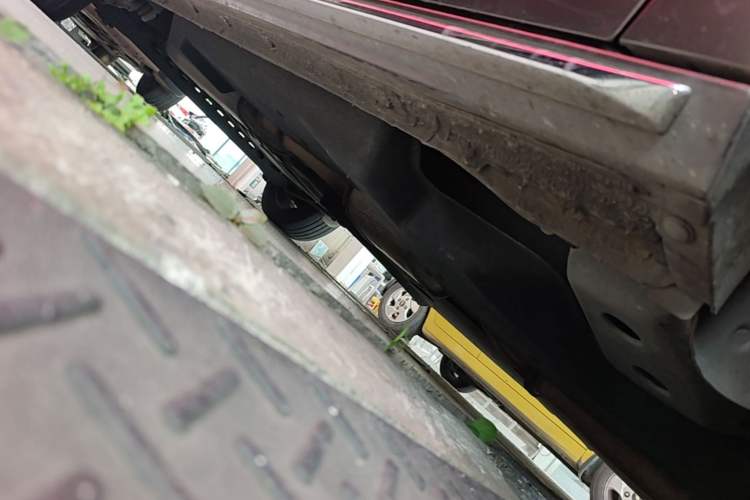 Used Buick GL8 2023 Land Executive Class Comfort Model Right Side Sill