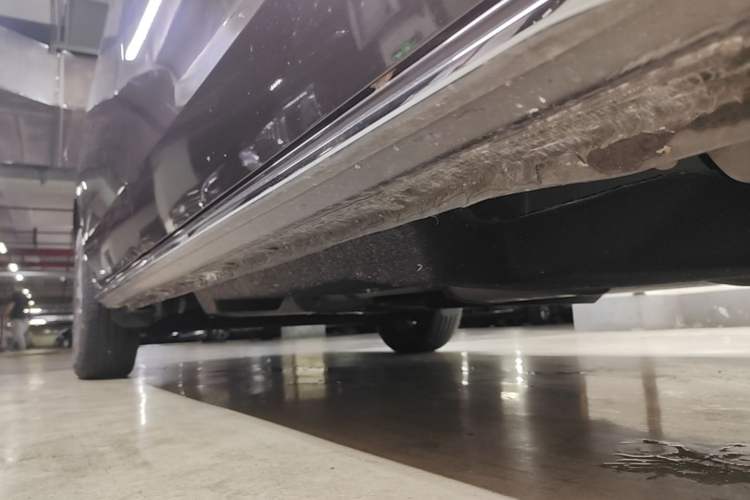 Used Buick GL8 2023 Land Executive Class Deluxe Model Right Side Sill