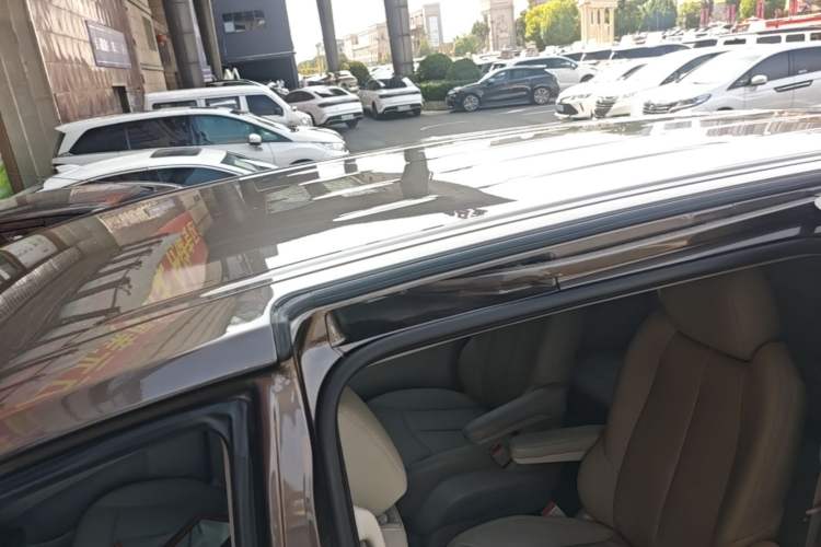 Used Buick GL8 2023 Land Executive Class Comfort Model Roof