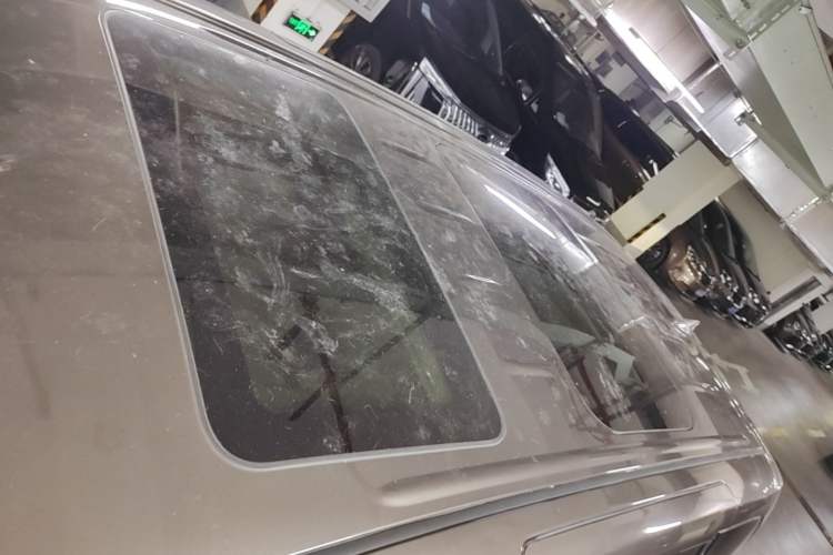 Used Buick GL8 2023 Land Executive Class Deluxe Model Roof