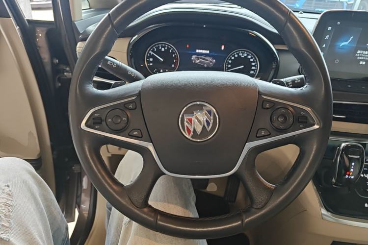 Used Buick GL8 2023 Facelifted Land Cruiser Executive Luxury Version Steering Wheel