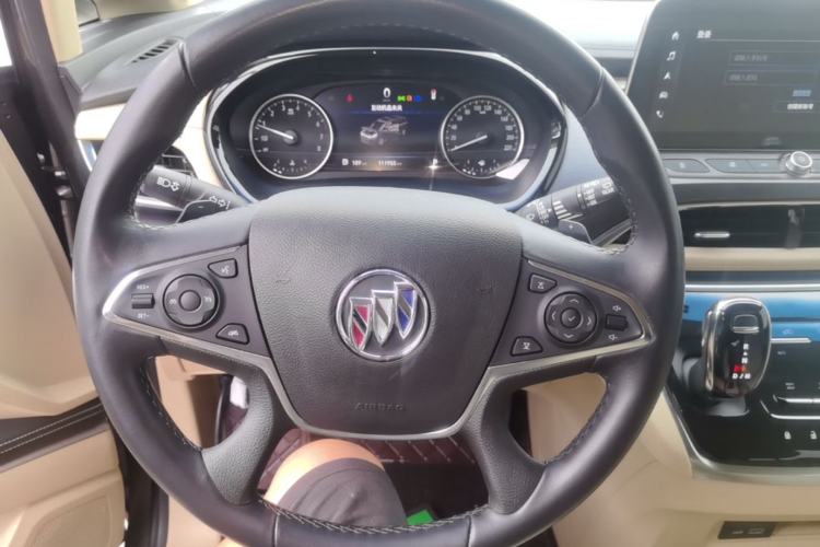 Used Buick GL8 2023 Facelifted Land Cruiser Executive Luxury Version Steering Wheel