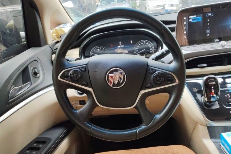 Used Buick GL8 2023 Facelifted Land Cruiser Executive Luxury Version Steering Wheel