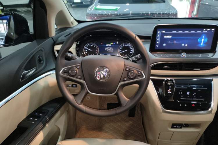 Used Buick GL8 2023 Facelifted Land Cruiser Executive Luxury Version Steering Wheel