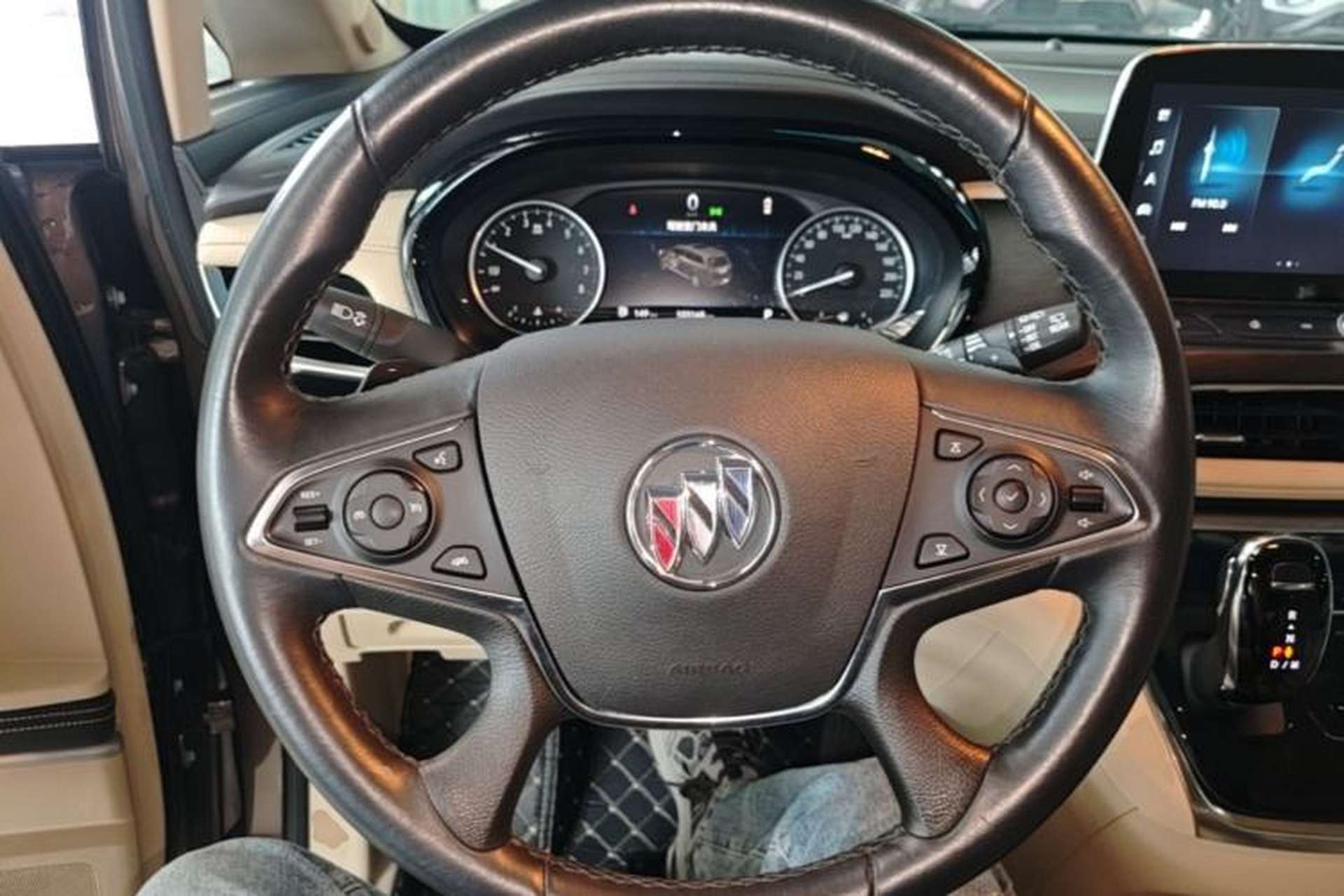 Used Buick GL8 2023 Facelifted Land Cruiser Executive Luxury Version Steering Wheel