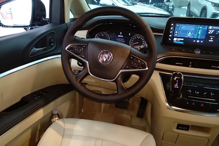 Used Buick GL8 2023 Facelifted Land Cruiser Executive Luxury Version Steering Wheel