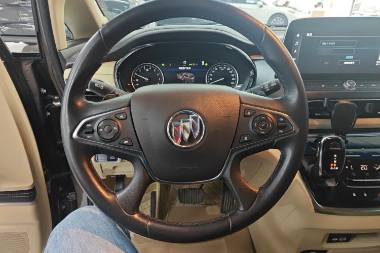 Used Buick GL8 2023 Facelifted Land Cruiser Executive Luxury Version Steering Wheel