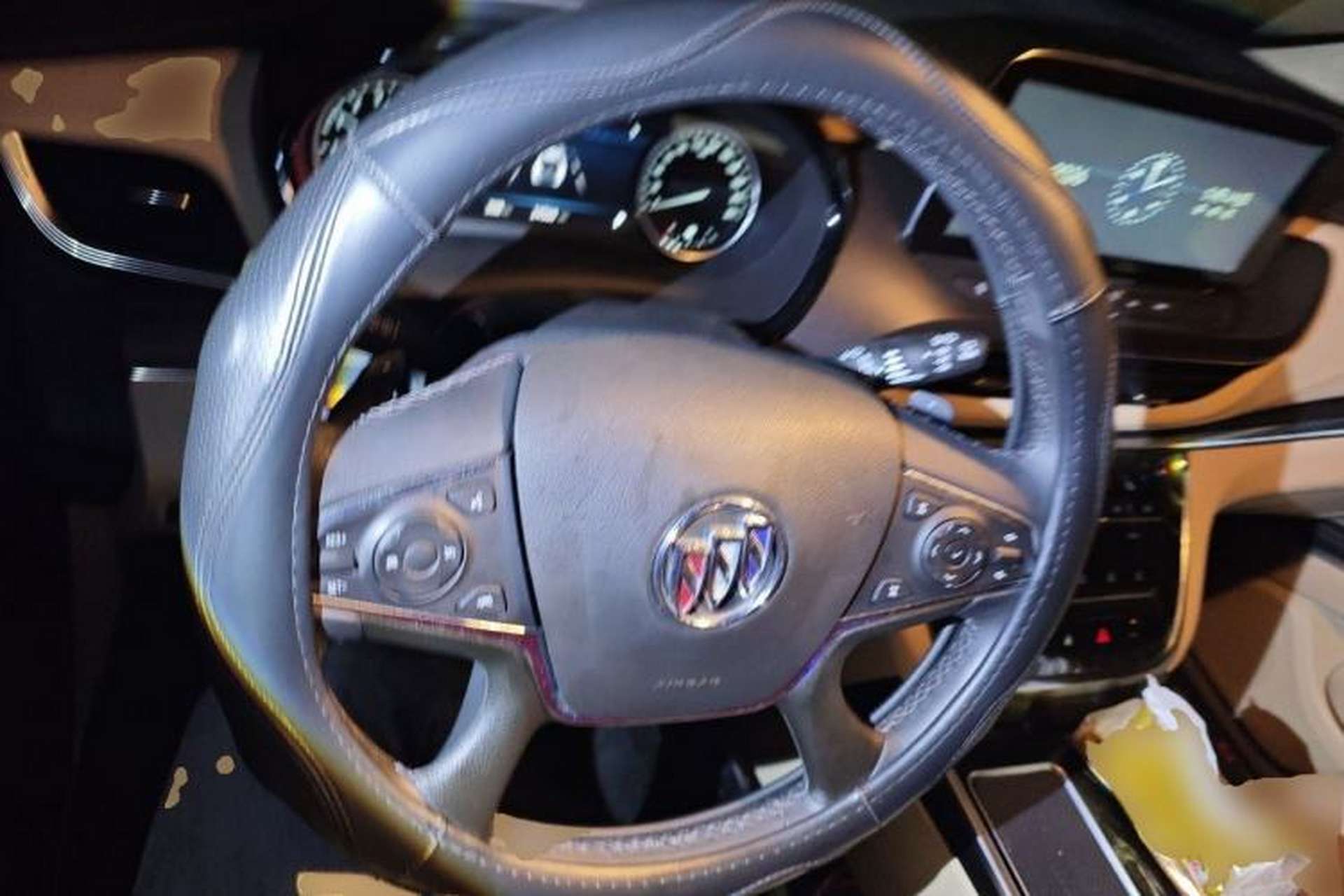 Used Buick GL8 2023 Facelifted Land Cruiser Executive Luxury Version Steering Wheel