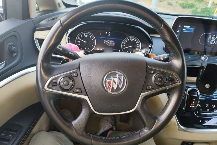 Used Buick GL8 2023 Facelifted Land Cruiser Executive Luxury Version Steering Wheel