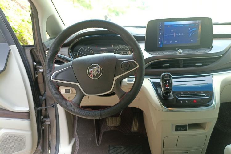 Used Buick GL8 2023 Land Executive Class Comfort Model Steering Wheel