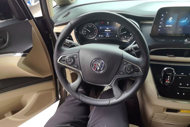 Used Buick GL8 2023 Facelifted Land Cruiser Executive Luxury Version Steering Wheel