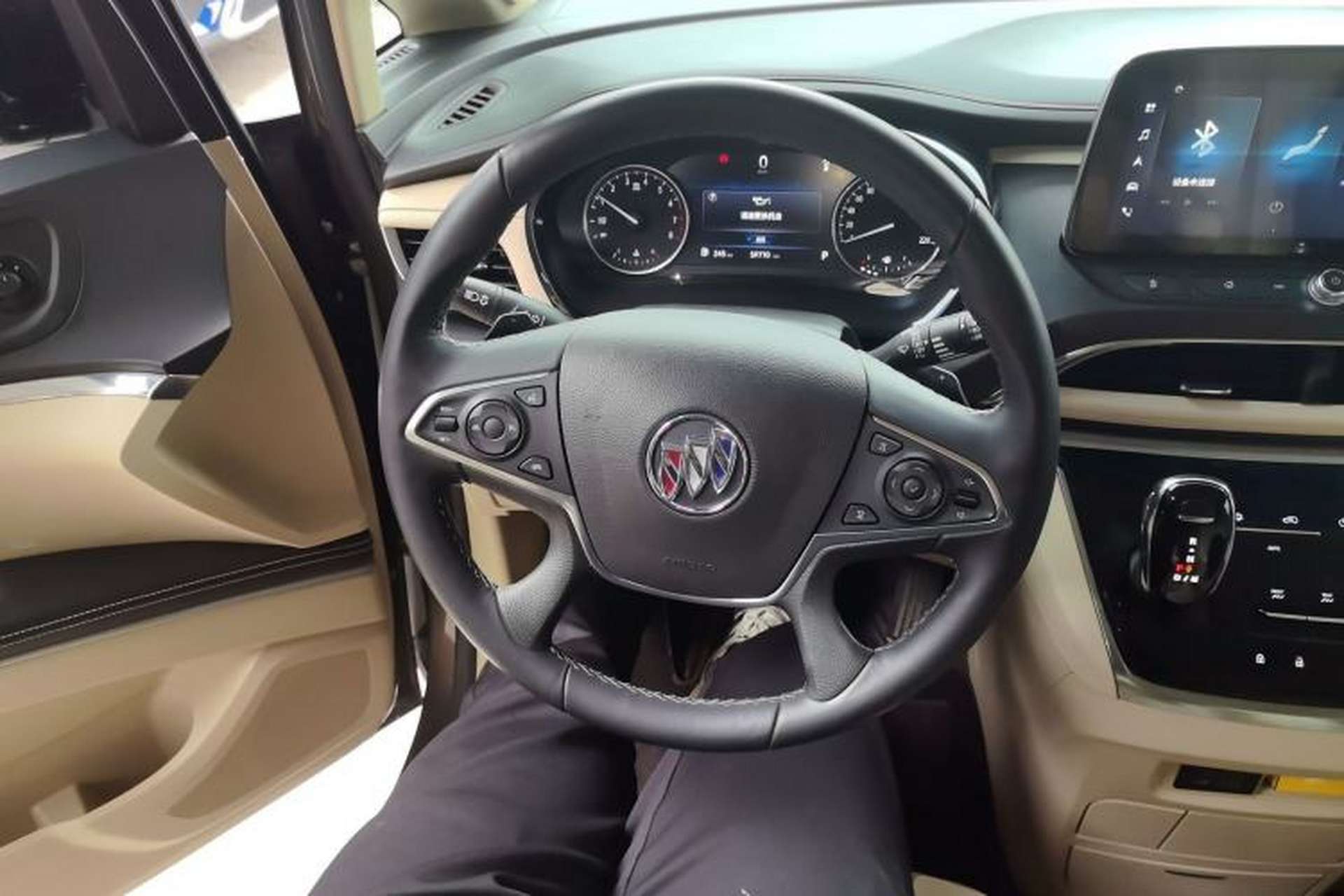 Used Buick GL8 2023 Facelifted Land Cruiser Executive Luxury Version Steering Wheel