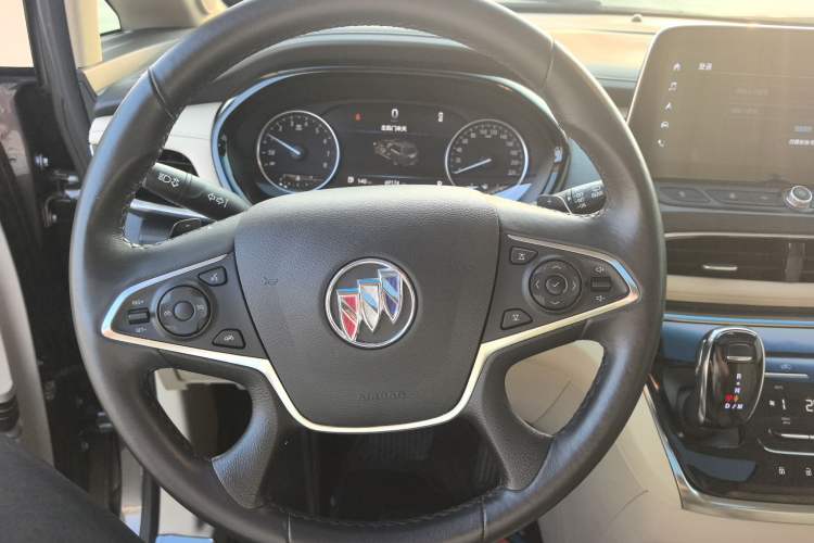 Used Buick GL8 2023 Facelifted Land Cruiser Executive Luxury Version Steering Wheel