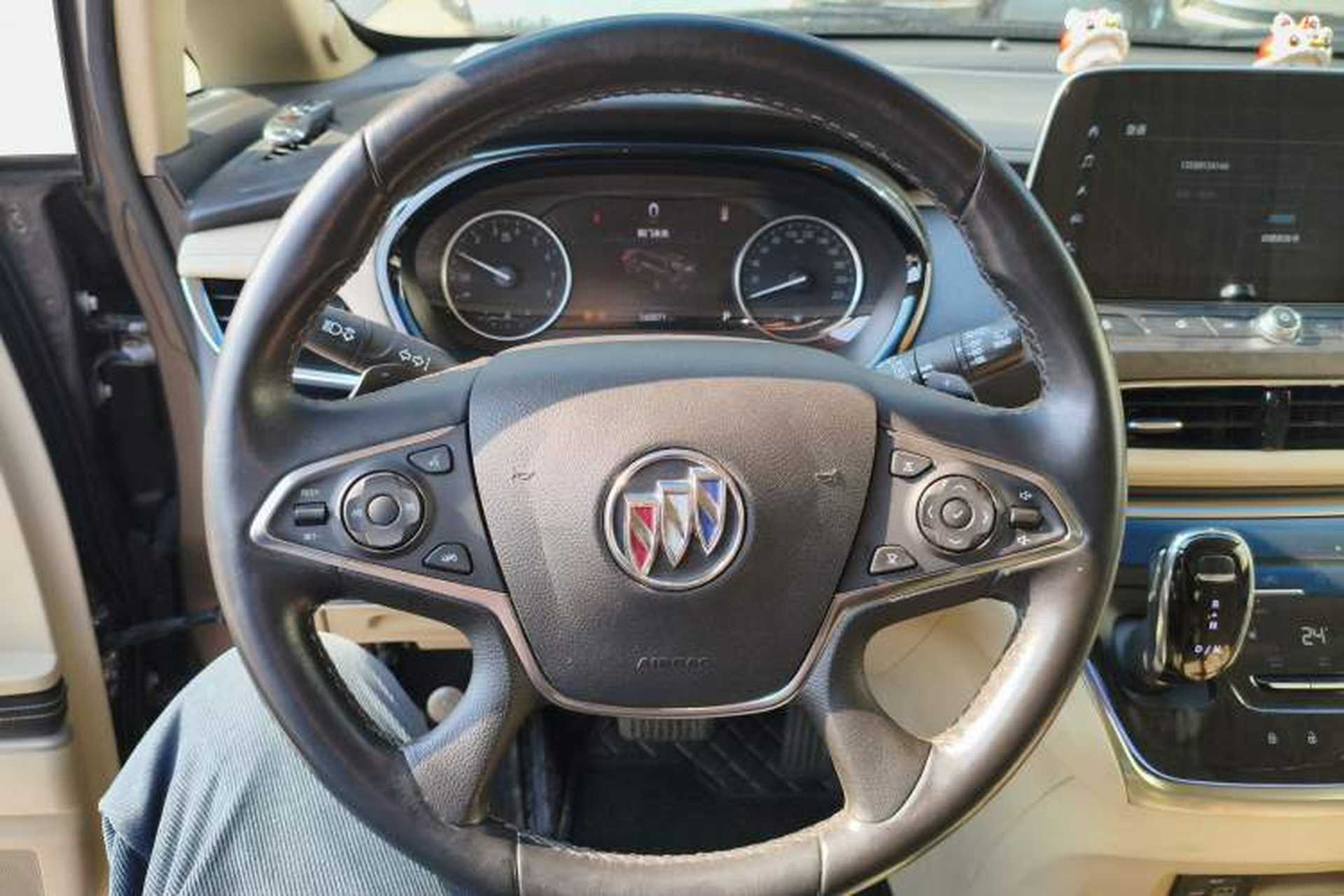 Used Buick GL8 2023 Land Executive Class Deluxe Model Steering Wheel
