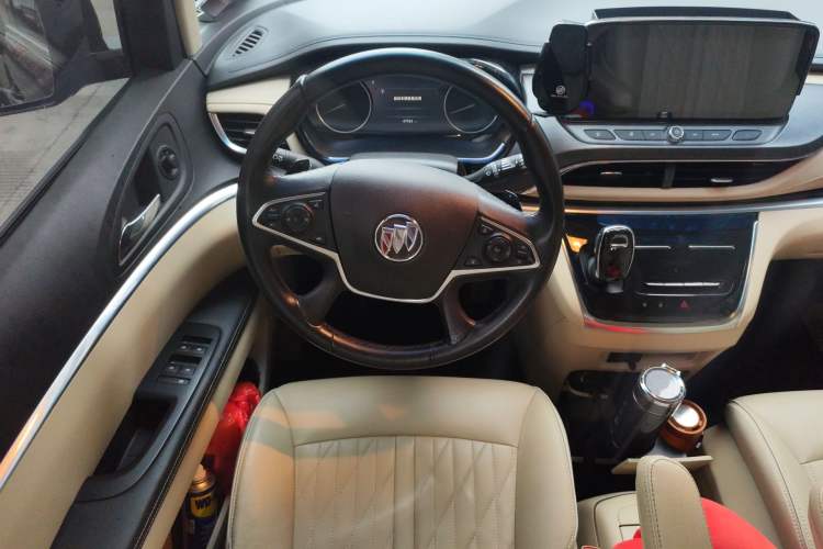 Used Buick GL8 2023 Facelifted Land Cruiser Executive Luxury Version Steering Wheel