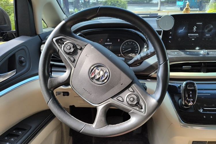Used Buick GL8 2023 Facelifted Land Cruiser Executive Luxury Version Steering Wheel