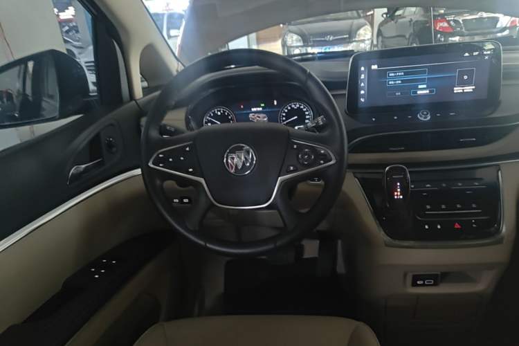 Used Buick GL8 2023 Facelifted Land Cruiser Executive Luxury Version Steering Wheel